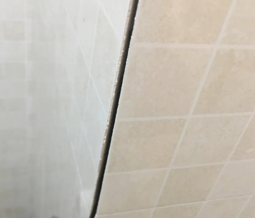 二道瓷砖空鼓维修公司分享阳台瓷砖脱落的修复过程可以分为以下几个步骤